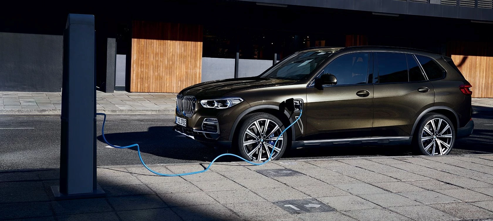 34 BMW X5 PLUG IN HYBRID Slide