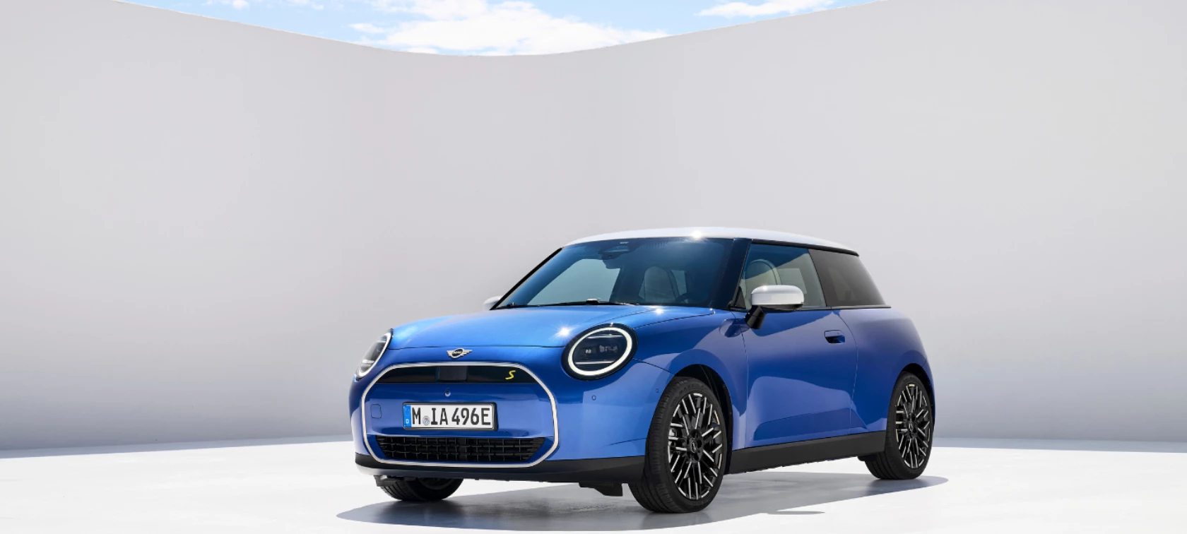 02 NUOVA ALL ELECTRIC MINI COOPER Slide